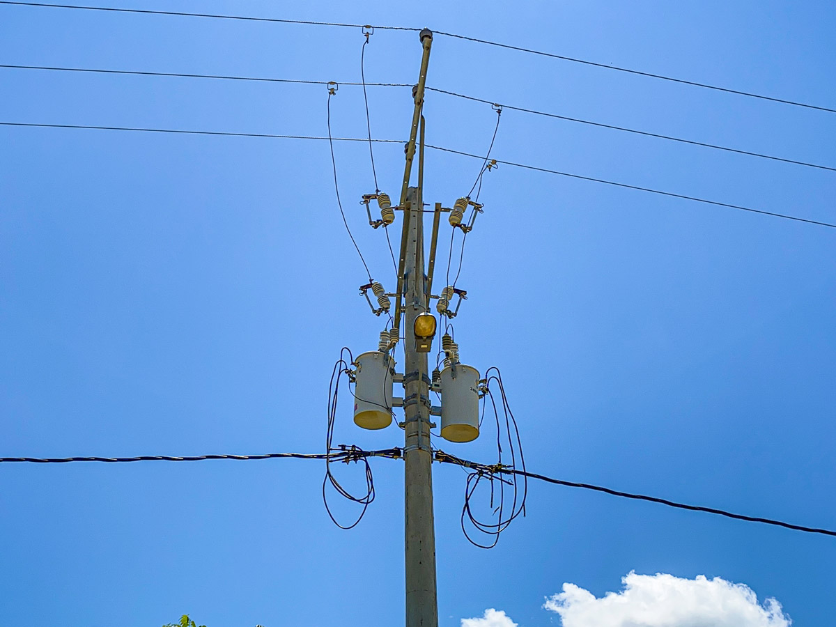 Redes de energía electrica en Villa Calamari